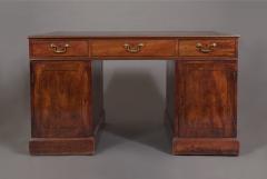 9517 A FINE GEORGE III MAHOGANY EBONY INLAID CHIPPENDALE PERIOD PEDESTAL DESK - 3620487