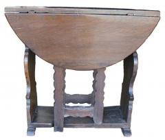 A 17th Century Florentine Walnut Drop Leaf Table - 3656970