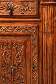 A 17th Century Italian Walnut Credenza - 3785027