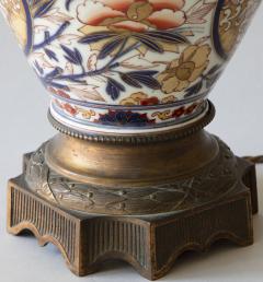 A BAYEUX PORCELAIN VASE WITH IMARI DECORATION CONVERTED TO A TABLE LAMP - 4232879