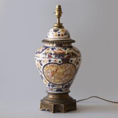 A BAYEUX PORCELAIN VASE WITH IMARI DECORATION CONVERTED TO A TABLE LAMP - 4232886