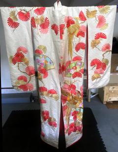 A Beautiful Embroidered Vintage Japanese Ceremonial Kimono - 426083