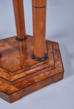 A Biedermeier Pedestal Table - 995218