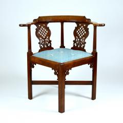 A FINE GEORGE II PERIOD CARVED MAHOGANY CORNER CHAIR - 3313597