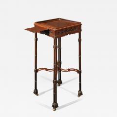 A FINE GEORGE III MAHOGANY KETTLE STAND - 3562700