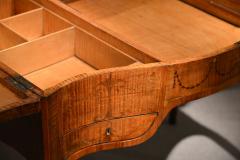 A FINE GEORGE III PERIOD FIDDELBACK SYCAMORE AND MARQUETRY DRESSING TABLE - 3393851