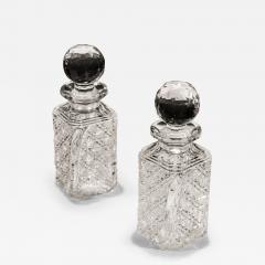 A FINE PAIR OF CRYSTAL WHISKEY DECANTERS - 3799872