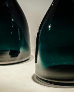 A FINE PAIR OF EMERALD GREEN TAPER DECANTERS - 3787799