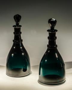 A FINE PAIR OF EMERALD GREEN TAPER DECANTERS - 3787825