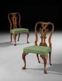 A FINE PAIR OF GEORGE II CARVED WALNUT SIDE CHAIRS - 4731204