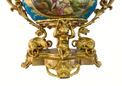 A FRENCH ANTIQUE SEVRES STYLE PORCELAIN ORMOLU MOUNTED CENTERPIECE 19TH CENTURY - 3566605