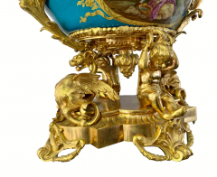 A FRENCH ANTIQUE SEVRES STYLE PORCELAIN ORMOLU MOUNTED CENTERPIECE 19TH CENTURY - 3566617