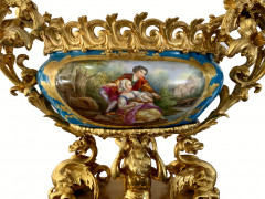 A FRENCH ANTIQUE SEVRES STYLE PORCELAIN ORMOLU MOUNTED CENTERPIECE 19TH CENTURY - 3566621