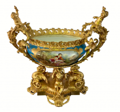 A FRENCH ANTIQUE SEVRES STYLE PORCELAIN ORMOLU MOUNTED CENTERPIECE 19TH CENTURY - 3566735
