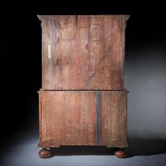 A Fine 17th Century William and Mary Burl Walnut Cabinet on Chest Circa 1690 - 3128228