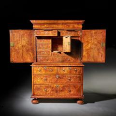 A Fine 17th Century William and Mary Burl Walnut Cabinet on Chest Circa 1690 - 3128230