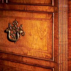 A Fine 18th Century George II Figured Walnut Chest on Chest or Tallboy 1740 - 3270105