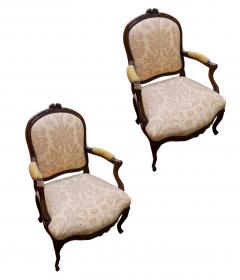 A Fine 18th Century Louis XV Beechwood carved arm chairs - 3554622