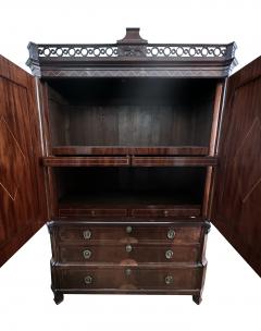 A Fine English George III Mahogany Cabinet Linen Press - 3549194