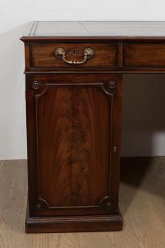 A Fine Mahogany Chippendale Partners Desk Circa 1770 - 269978