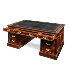 A Fine Quality Late Victorian Mahogany Pedestal Desk - 1481143