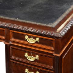 A Fine Quality Late Victorian Mahogany Pedestal Desk - 1481146