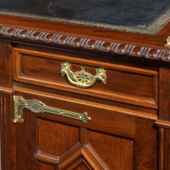 A Fine Quality Late Victorian Mahogany Pedestal Desk - 1481147