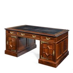 A Fine Quality Late Victorian Mahogany Pedestal Desk - 1481148