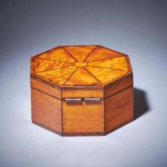 A Fine and Rare George III Octagonal Figured Satinwood Box C 1790 - 3270614