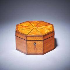 A Fine and Rare George III Octagonal Figured Satinwood Box C 1790 - 3270617