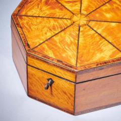 A Fine and Rare George III Octagonal Figured Satinwood Box C 1790 - 3447710