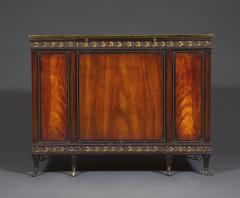 A GEORGE III MAHOGANY AND SATIN BIRCH COMMODE - 3647118