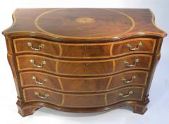 A GEORGE III MAHOGANY SERPENTINE COMMODE - 3498853