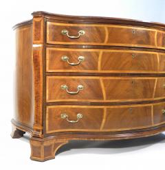 A GEORGE III MAHOGANY SERPENTINE COMMODE - 3498855