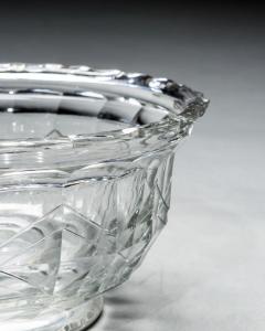 A GEORGIAN FLAT CUT SERVING BOWL - 4340938