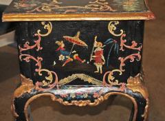 A Highly Rare 18th Century Venetian Rococo Cassettone Piccolo Lowboy  - 3215446