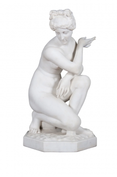 A LARGE ITALIAN CARRARA MARBLE SCULPTURE OF CROUCHING VENUS - 3564892