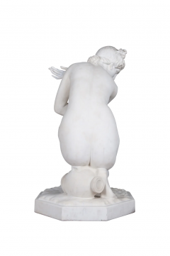 A LARGE ITALIAN CARRARA MARBLE SCULPTURE OF CROUCHING VENUS - 3564939