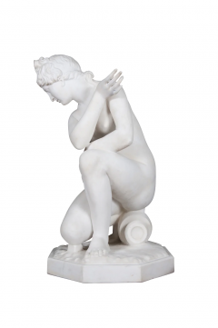 A LARGE ITALIAN CARRARA MARBLE SCULPTURE OF CROUCHING VENUS - 3565004