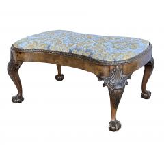 A Large English George II Walnut Bench with Carved Legs - 3480794