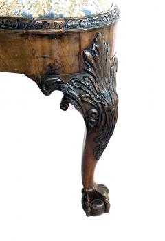 A Large English George II Walnut Bench with Carved Legs - 3480795