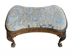 A Large English George II Walnut Bench with Carved Legs - 3480796