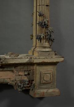 A MOST UNUSUAL FINELY CARVED AND NATURALISTICALLY PAINTED MIRROR - 3434649