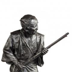 A Meiji period bronze of a huntsman carrying a gun - 802218