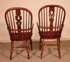 A Near Pair Of English Windsor Armchairs From The 19th Century - 2146870