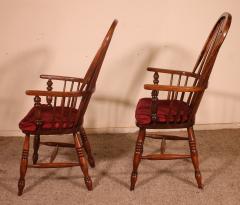 A Near Pair Of English Windsor Armchairs From The 19th Century - 2146871