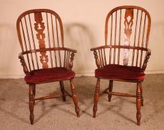 A Near Pair Of English Windsor Armchairs From The 19th Century - 2146873