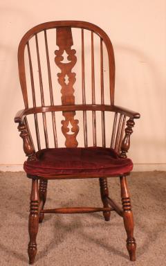 A Near Pair Of English Windsor Armchairs From The 19th Century - 2146876