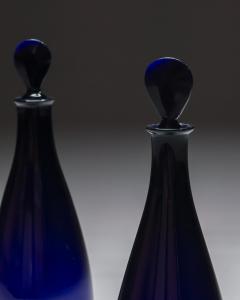 A PAIR OF BRISTOL BLUE SPIRIT DECANTERS - 4290319