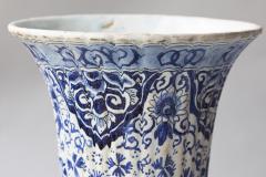 A PAIR OF DUTCH DELFT BLUE AND WHITE BEAKER VASES Circa 1760 - 698302